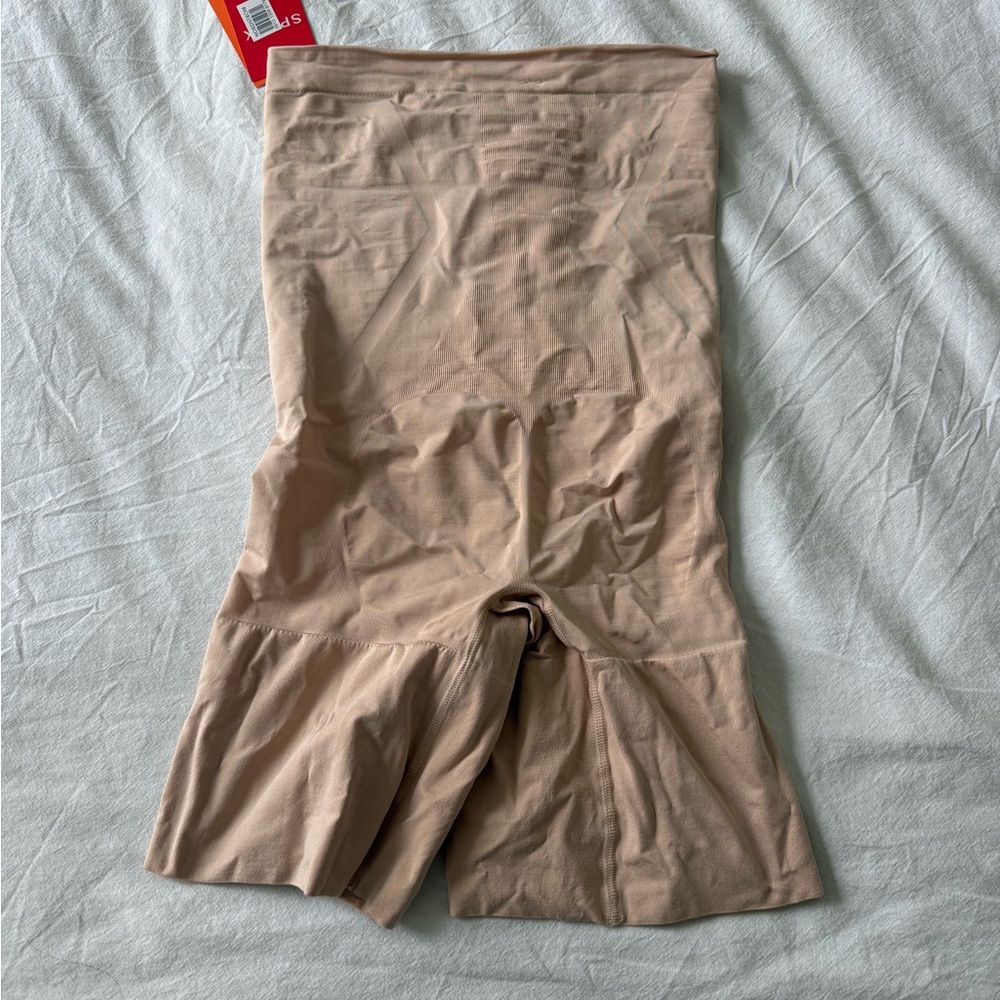 SPANX Nude High-Waisted Shapewear ONCORE High waisted mid thigh short